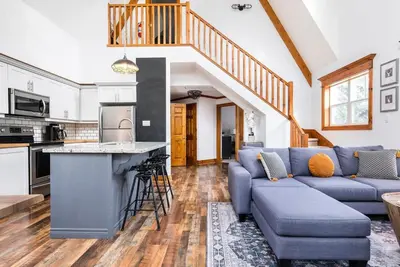 Gallery image of Highlands Lodge & Loft - Shuttle to the Village in Blue Mountains