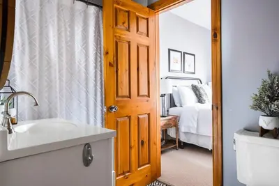 Gallery image of Highlands Lodge & Loft - Shuttle to the Village in Blue Mountains