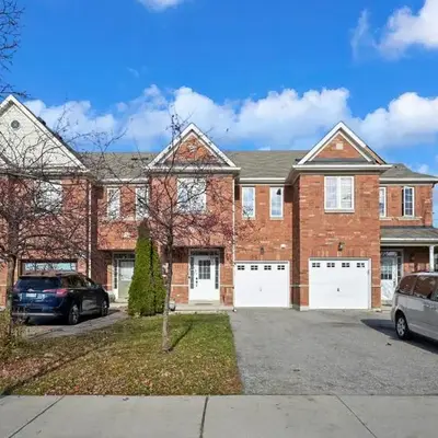 Upscale Mississauga Getaway Close to Sq1 & Airport
