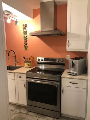 a kitchen with a stove and a sink at Hamilton condo, close to Toronto and Niagara Falls in Hamilton