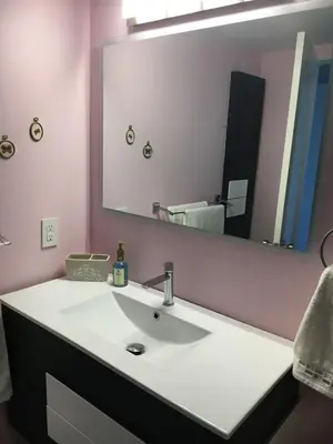 a bathroom with a sink and a large mirror at Hamilton condo, close to Toronto and Niagara Falls in Hamilton