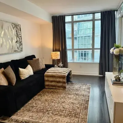 Vibrant City Stay 2BR Free parking & Wi-Fi