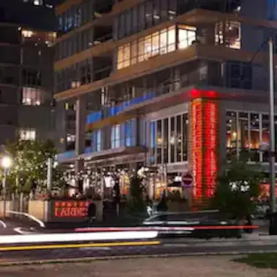 Gallery image of Stylish and Cozy 1BR plus Den Downtown with Free Parking in Toronto