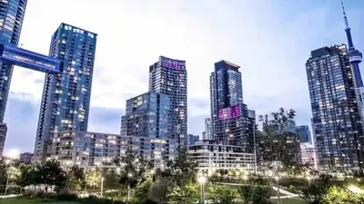 Gallery image of Stylish and Cozy 1BR plus Den Downtown with Free Parking in Toronto