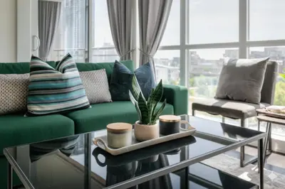 Gallery image of Stylish and Cozy 1BR plus Den Downtown with Free Parking in Toronto