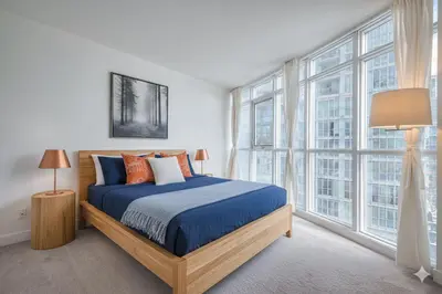 Gallery image of Stylish and Cozy 1BR plus Den Downtown with Free Parking in Toronto
