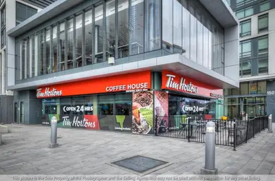 Gallery image of Stylish and Cozy 1BR plus Den Downtown with Free Parking in Toronto