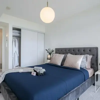 Stylish and Cozy 1BR plus Den Downtown with Free Parking