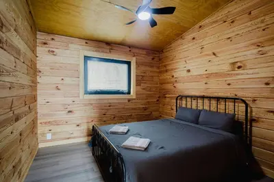 Gallery image of Rice Lake #8 2-BDR Lakefront Cottage in Harwood