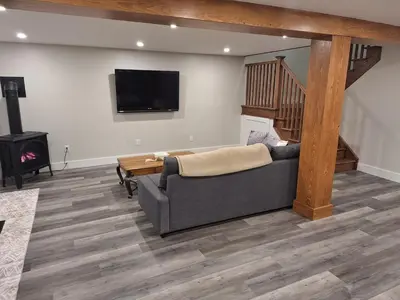 a living room with a couch and a flat screen tv at Elderado A-Frame