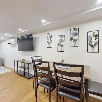 Cozy Basement Apartment for 4 - Near Cafes & Parks
