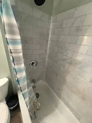 a bathroom with a tub and a toilet at DOWNTOWN STAY-Free Wifi&Self Checkin in Toronto