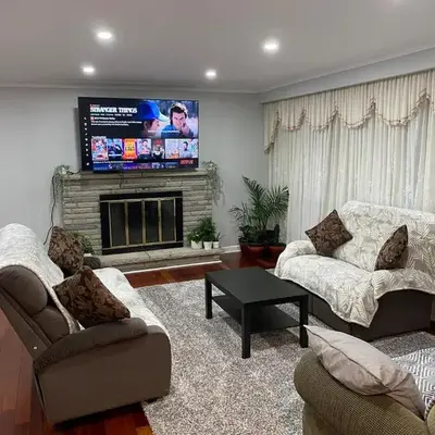 Adorable 3 private rooms- main with free parking