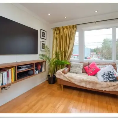 Picturesque 3-story townhouse