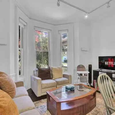 Spacious 1 bed 1 bath Apt Close to Downtown and Beach