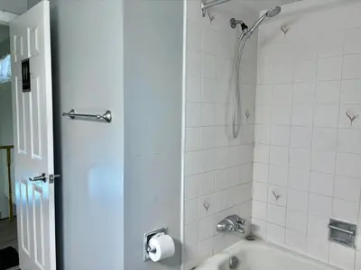 Gallery image of Grove Haven Retreat Budget Rooms for Workers Retirees, and Couples in Central Barrie in Barrie