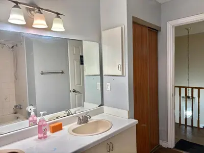Gallery image of Grove Haven Retreat Budget Rooms for Workers Retirees, and Couples in Central Barrie in Barrie