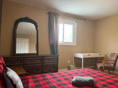 Gallery image of Grove Haven Retreat Budget Rooms for Workers Retirees, and Couples in Central Barrie in Barrie