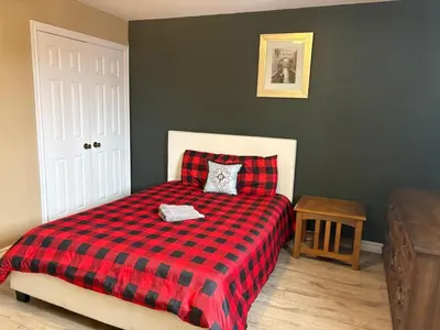 Gallery image of Grove Haven Retreat Budget Rooms for Workers Retirees, and Couples in Central Barrie in Barrie