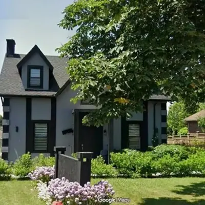 Modern 7 Bedroom Masterpiece on Portage Sleeps 16