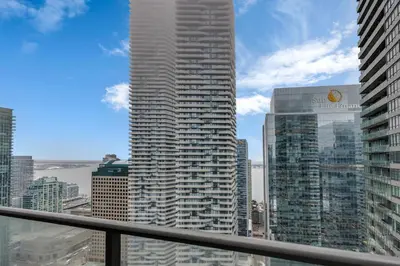 a view of a city skyline with tall buildings at Luxe 3-Bedroom Lakeview Condo, Free parking ,Walk to CN Tower, Scotiabank Arena & Rogers Centre in Toronto