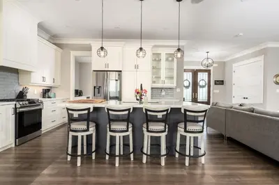 Gallery image of Farmhouse with Pool Hot Tub and Vineyards in Niagara on the Lake
