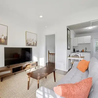 1 Bed Suite Steps to Bloor