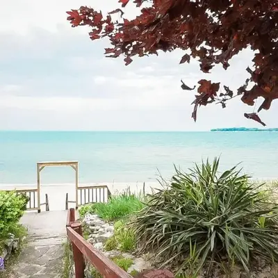 Cottage on Crystal Beach 3BR & BBQ