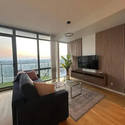 Brightly Lit Suite Centrally Located |UofT|Ryerson
