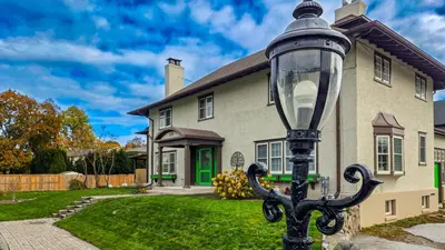 a street light in front of a house at The Farmhouse Manor B&B in St. Catharines
