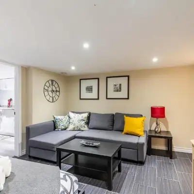 Cozy Suite Condo - Heart Of St Clair West - Bloor Hotel