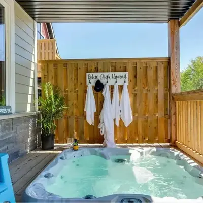 Grand 8-Bedroom Retreat 7 Baths Hot Tubs - Perfect Chalet
