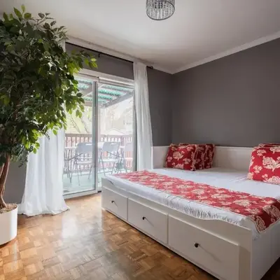 Spacious Bright Home In Woodbridge