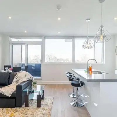 Westend Suites - Bright & Inviting 3BR Hotel near High Park