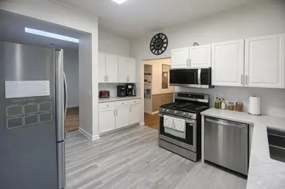 Gallery image of Garden City Getaway - Central n Fully Equipped in St. Catharines