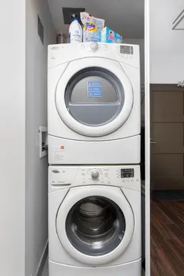 a washing machine and a dryer in a room at Apartament Downtown Toronto + Beautiful View in Toronto