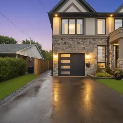 Charming Streetsville 2 Bedroom Suite with Parking and Laundry