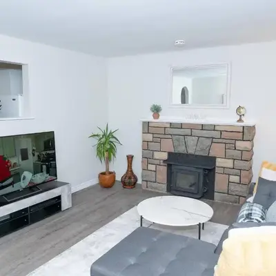 Cozy Bungalow Near Niagara Falls - Perfect Family Retreat