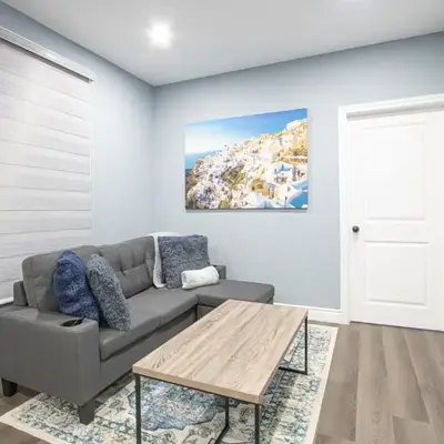 Designer 2BR Suite - Steps to Vic Hospital - Wortley