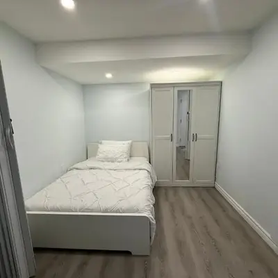 Modern Luxury Private Suite with Parking - Mississauga