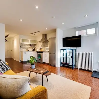 Contemporary 1BR Basement Suite with Private Entrance