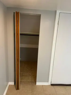 an open door to a closet in a room at Prime Location Studio with Separate amenities in London