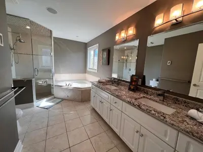 a bathroom with two sinks and a tub and a shower at The Bards Roost - 3BR King Ensuite Family Friendly in Stratford