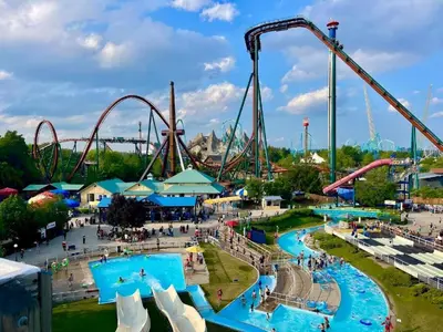 an amusement park with a roller coaster at Elegant 3BR Kleinburg Townhouse Free Parking Wifi Full Kitchen Laundry Near Canadas Wonderland in Vaughan
