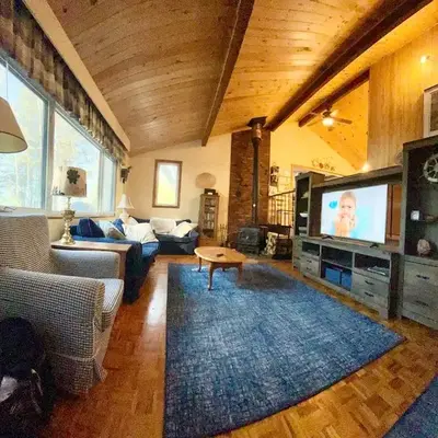 Rustic and Spacious Lakefront Oasis in Nature