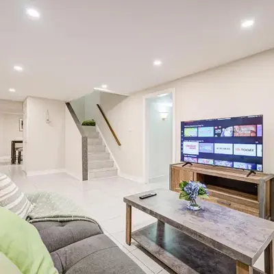 Lower-Level Classic House in Richmond Hill