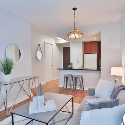 Bloor Yonge Cozy 1BR And Den Free Parking