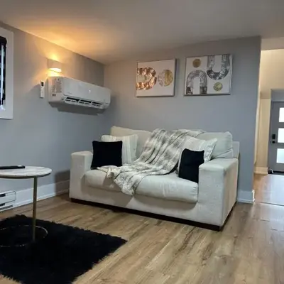 Modern 1 Bdrm with Laundry