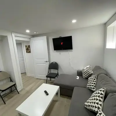 The Pantry Suite - Cozy Basement Stay