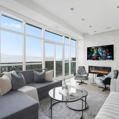Luxury Parklawn Penthouse Breathtaking Lake View